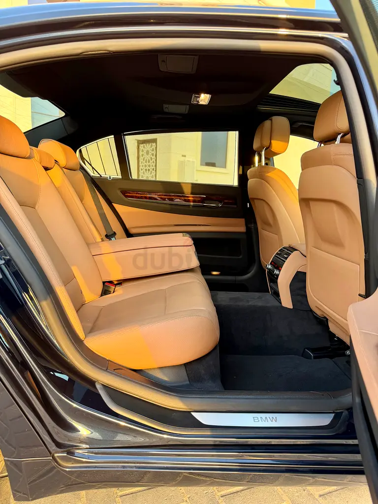 BMW 7-Series 730li Exclusive 2015 GCC Specs - Orginal paint - 2 key - Image 14