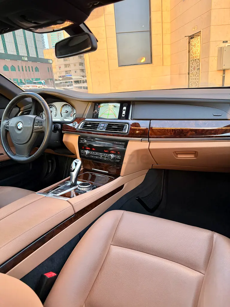 BMW 7-Series 730li Exclusive 2015 GCC Specs - Orginal paint - 2 key - Image 16