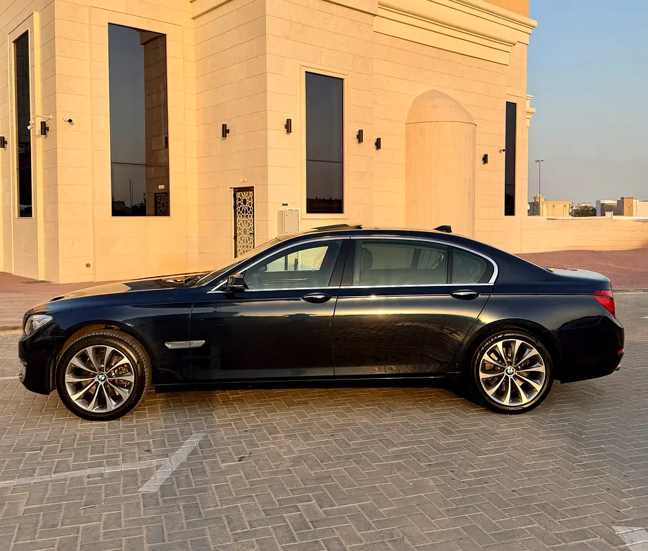 BMW 7-Series 730li Exclusive 2015 GCC Specs - Orginal paint - 2 key - Image 7