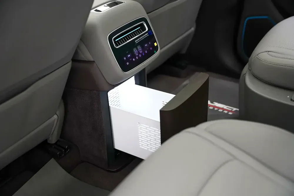 2025 Denza N9 Flagship - Image 15