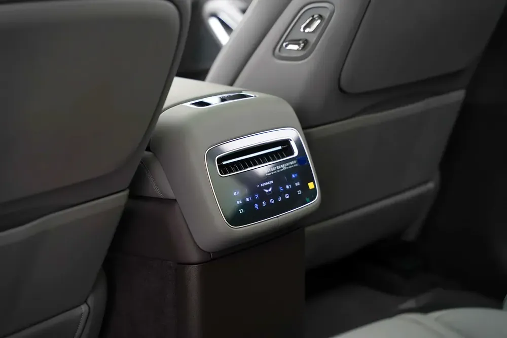 2025 Denza N9 Flagship - Image 17