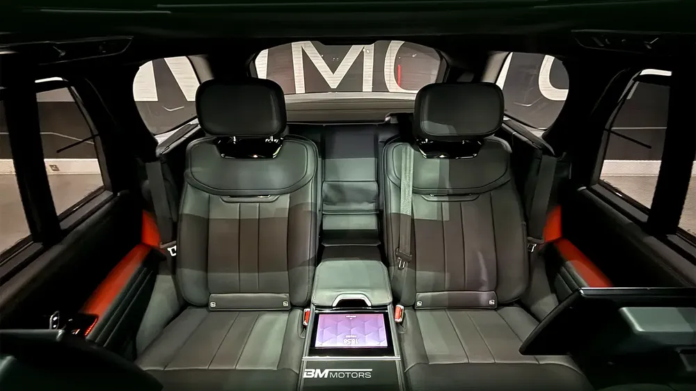 Land Rover Range Rover SV 2023 - GCC Specs - Image 9