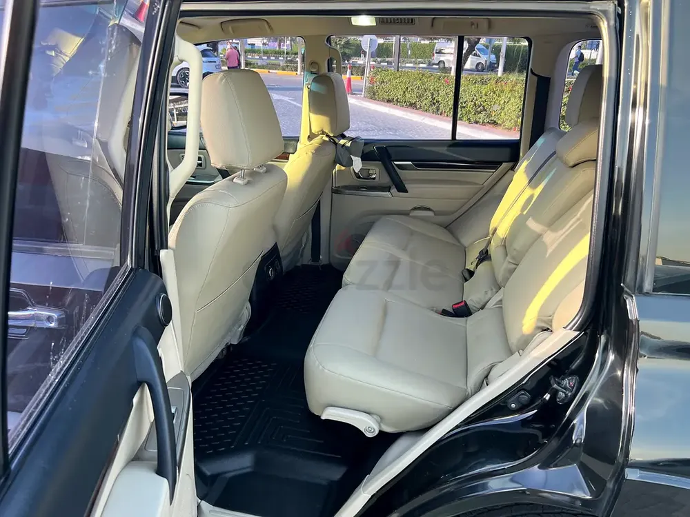 Mitsubishi Pajero GLS 2012 GCC Specs - Excellent Condition - Image 6