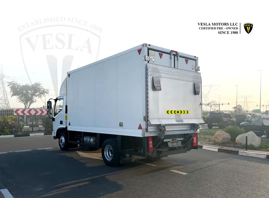 2021 / GCC / LIGHT CARGO TRUCK + TAIL LIFT + CRUISE CONTROL + POWER LOCKS + BLUETOOTH + LE DLIGHT
