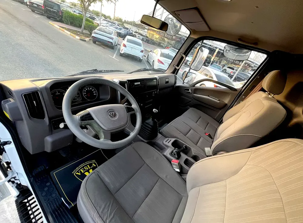 2021 / GCC / LIGHT CARGO TRUCK + TAIL LIFT + CRUISE CONTROL + POWER LOCKS + BLUETOOTH + LE DLIGHT - Image 12
