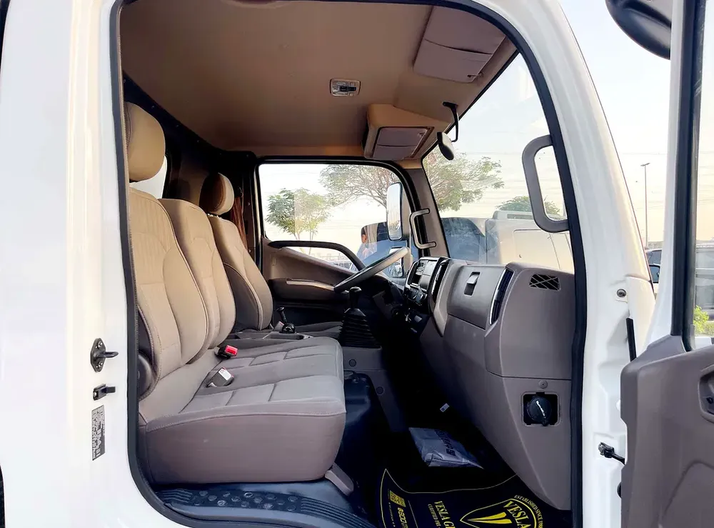 2021 / GCC / LIGHT CARGO TRUCK + TAIL LIFT + CRUISE CONTROL + POWER LOCKS + BLUETOOTH + LE DLIGHT - Image 20
