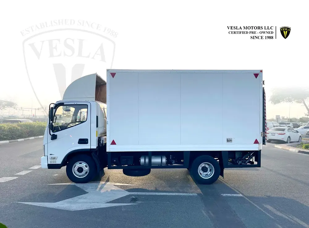 2021 / GCC / LIGHT CARGO TRUCK + TAIL LIFT + CRUISE CONTROL + POWER LOCKS + BLUETOOTH + LE DLIGHT - Image 6