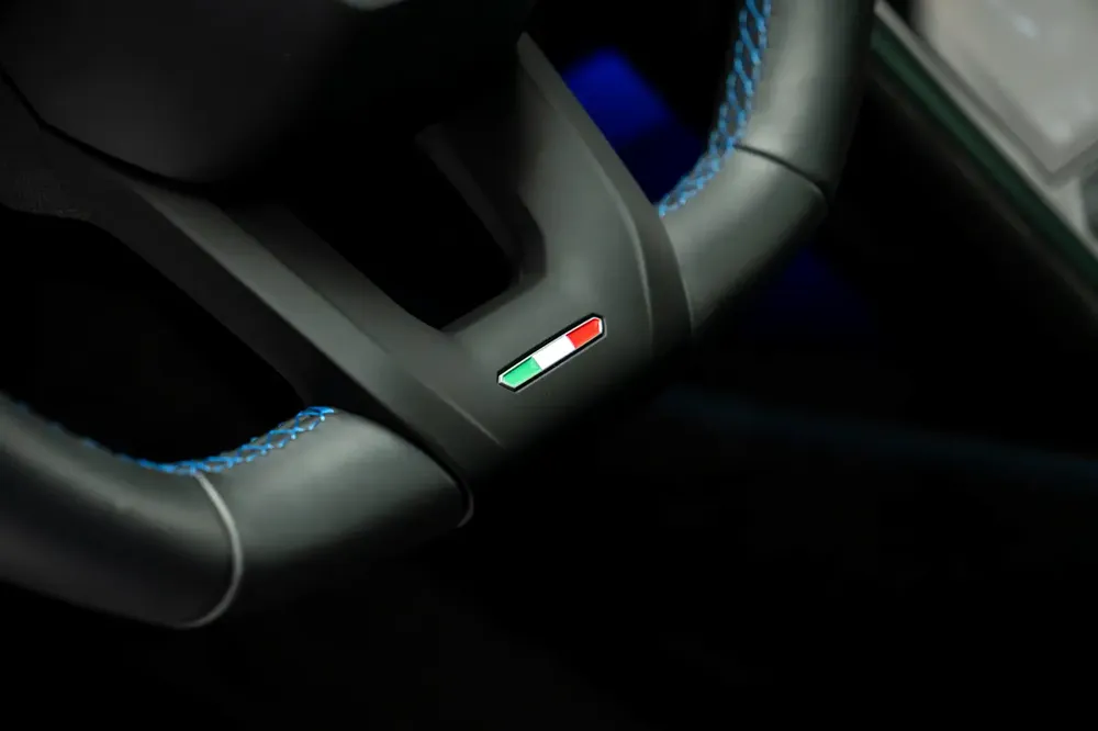 GCC SPECS ULTIMATE MOTORS WARRANTY + SERVICE CONTRACT - 2024 LAMBORGHINI URUS PERFORMANTE - Image 9