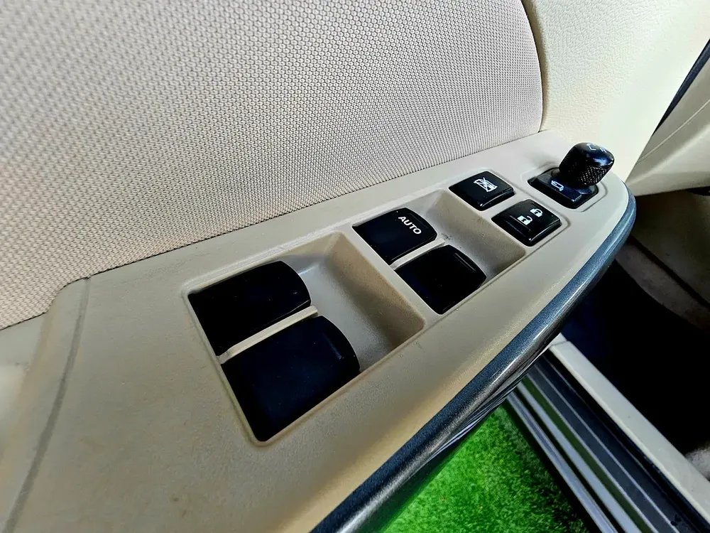 DZIRE GLX / GCC / 1.2L / 2 KEYS / ACCIDENT FREE - Image 17