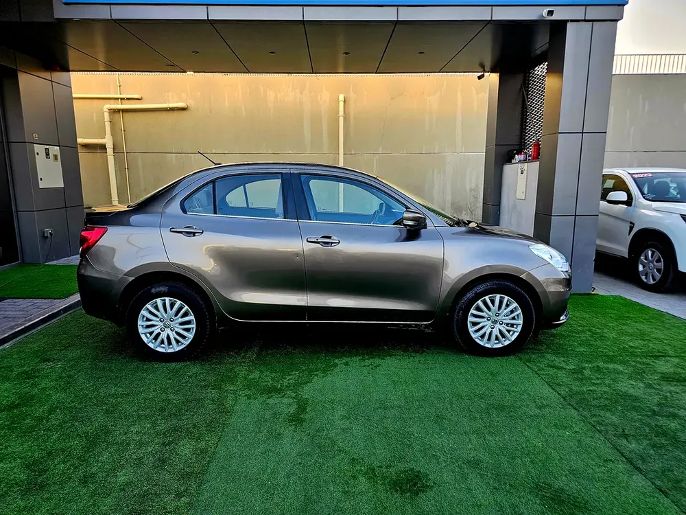 DZIRE GLX / GCC / 1.2L / 2 KEYS / ACCIDENT FREE - Image 4