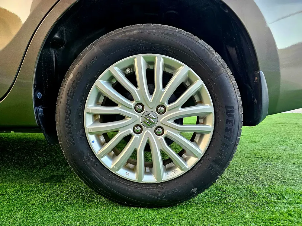 DZIRE GLX / GCC / 1.2L / 2 KEYS / ACCIDENT FREE - Image 9