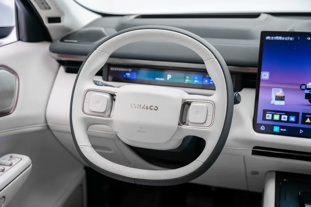 2025 LYNK & CO 900 - Image 8