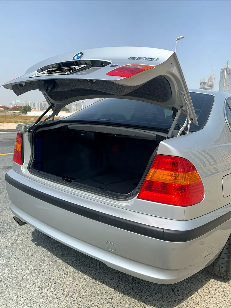 BMW 3-Series 320i 2003 | Japanese Specs | Excellent Condition - Image 4