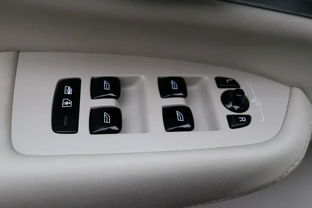 VOLVO XC90 2.0 L B6 Utlimate Bright AWD (2745692) - Image 16