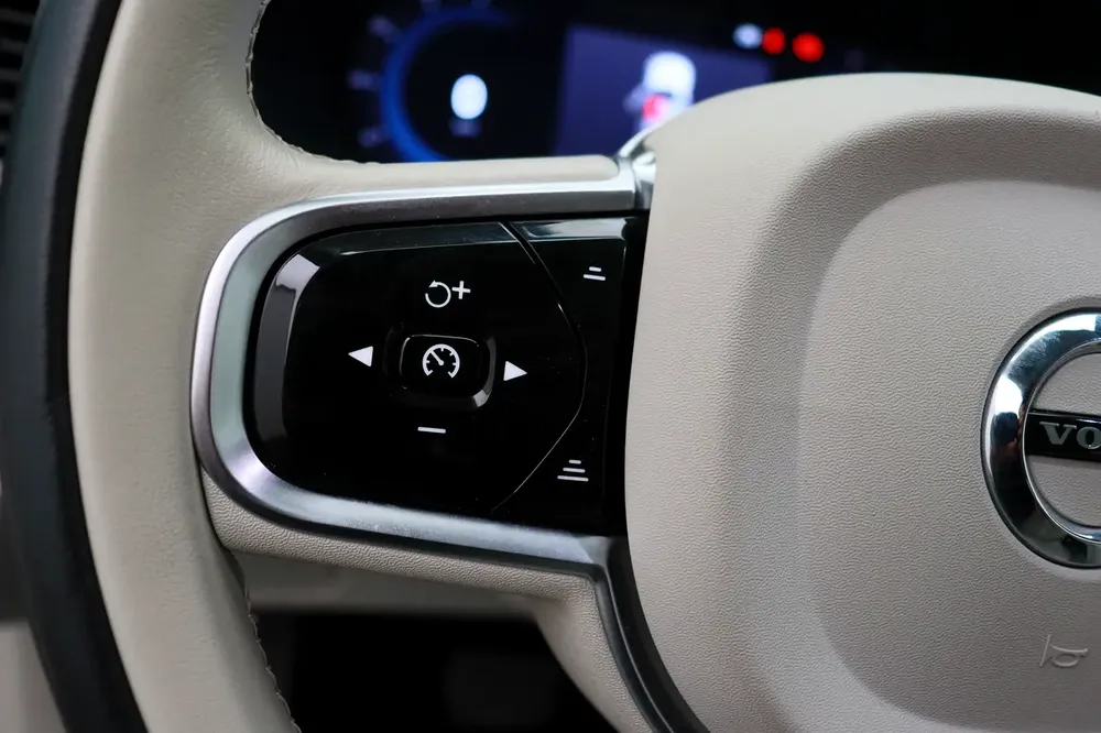VOLVO XC90 2.0 L B6 Utlimate Bright AWD (2745692) - Image 17