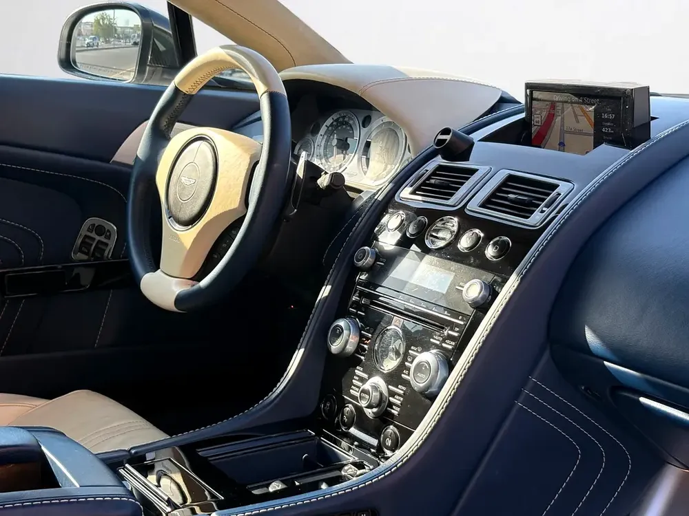 ASTON MARTIN VANTAGE S Cabriolet | 4.7L V8 | 2014 | GCC SPECS - Image 10