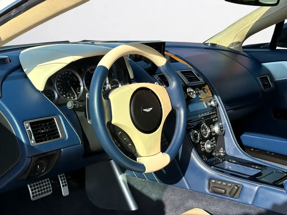 ASTON MARTIN VANTAGE S Cabriolet | 4.7L V8 | 2014 | GCC SPECS - Image 11
