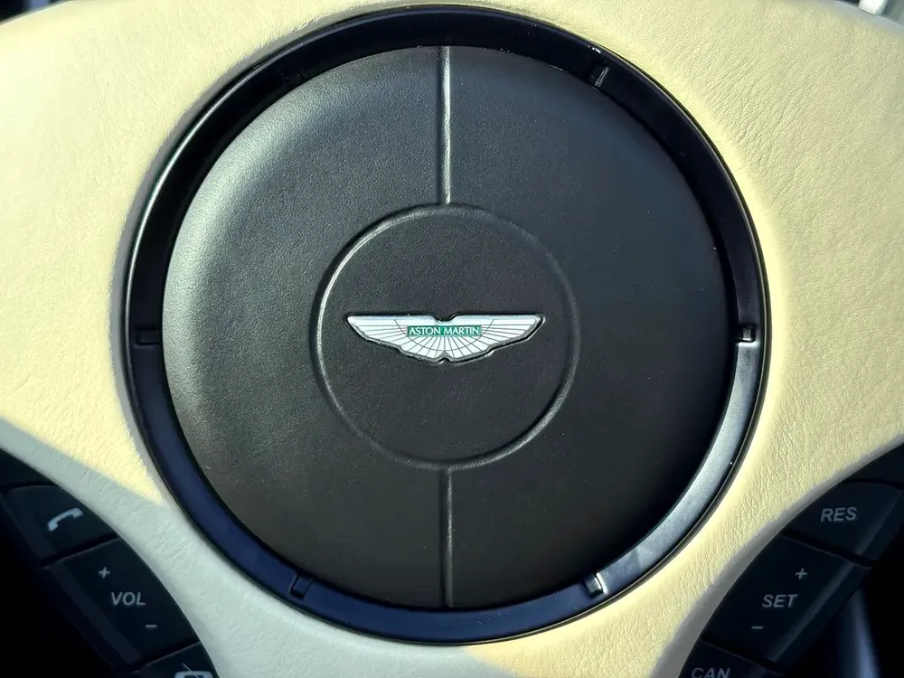 ASTON MARTIN VANTAGE S Cabriolet | 4.7L V8 | 2014 | GCC SPECS - Image 14