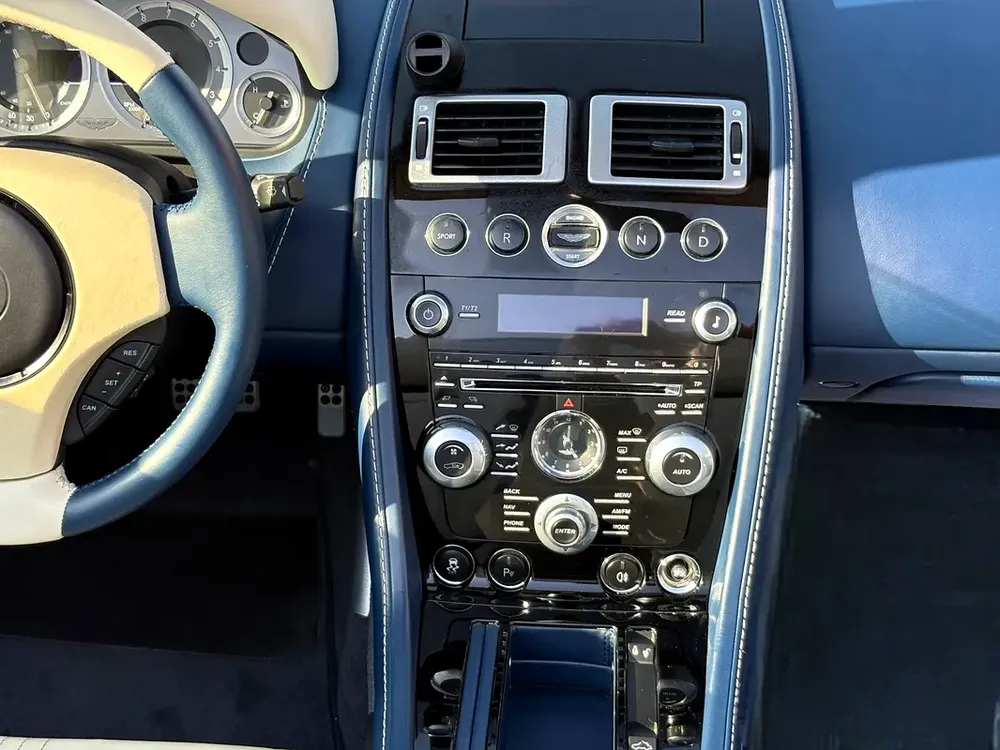 ASTON MARTIN VANTAGE S Cabriolet | 4.7L V8 | 2014 | GCC SPECS - Image 15