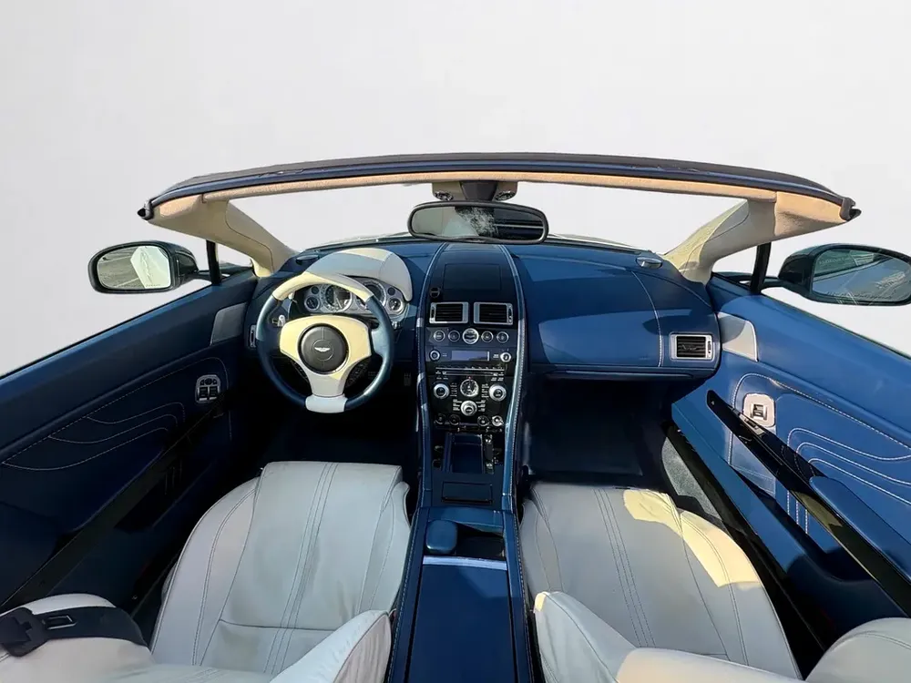 ASTON MARTIN VANTAGE S Cabriolet | 4.7L V8 | 2014 | GCC SPECS - Image 18