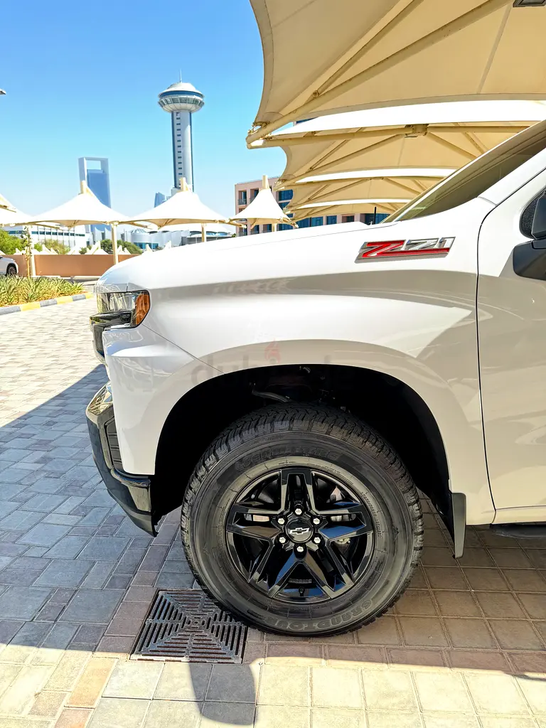 Silverado 1500 LT Trail Boss | GCC Specs | Second Owner in Mint condition - Image 4