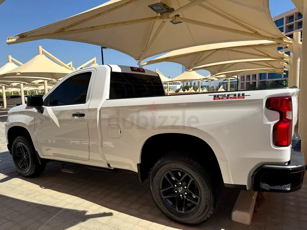 Silverado 1500 LT Trail Boss | GCC Specs | Second Owner in Mint condition - Image 5