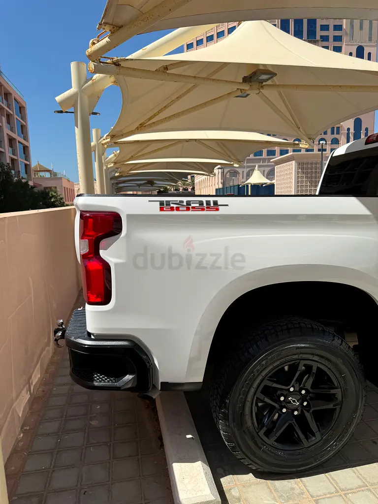 Silverado 1500 LT Trail Boss | GCC Specs | Second Owner in Mint condition - Image 6