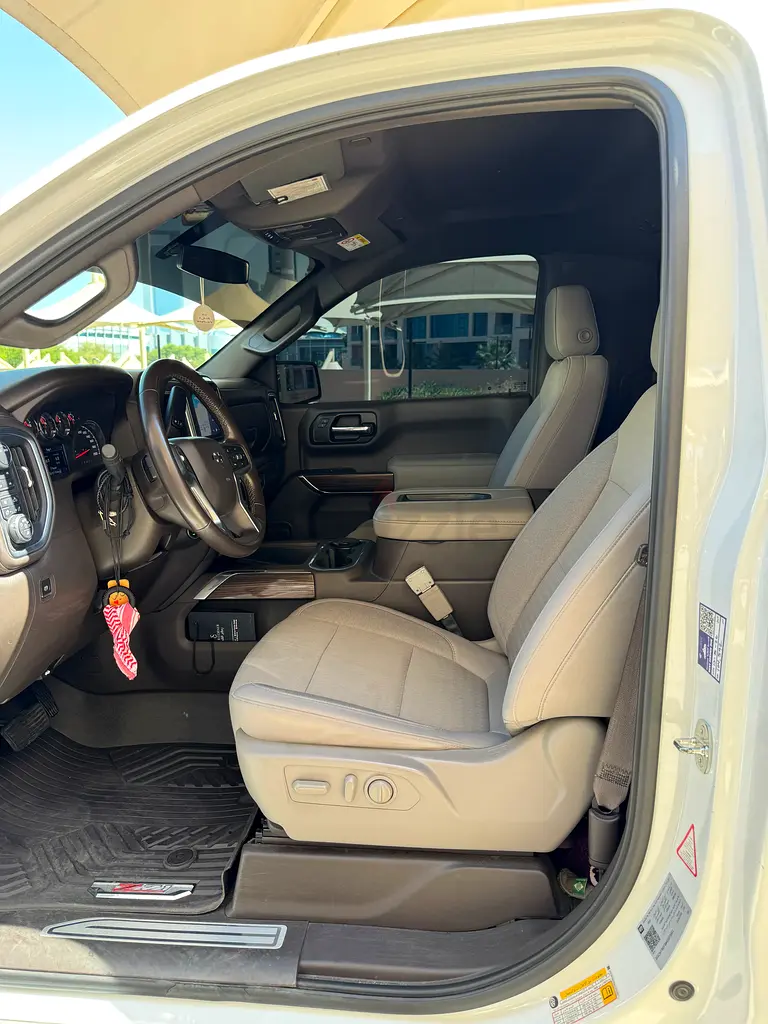 Silverado 1500 LT Trail Boss | GCC Specs | Second Owner in Mint condition - Image 9