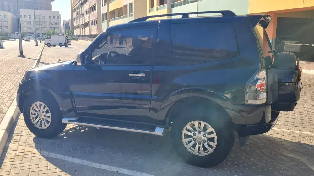 Mitsubishi Pajero GLS MID 2014 GCC Specs 3 Doors Lady Driven - Image 10