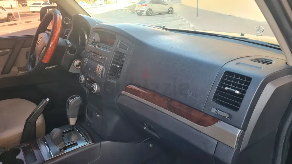 Mitsubishi Pajero GLS MID 2014 GCC Specs 3 Doors Lady Driven - Image 6