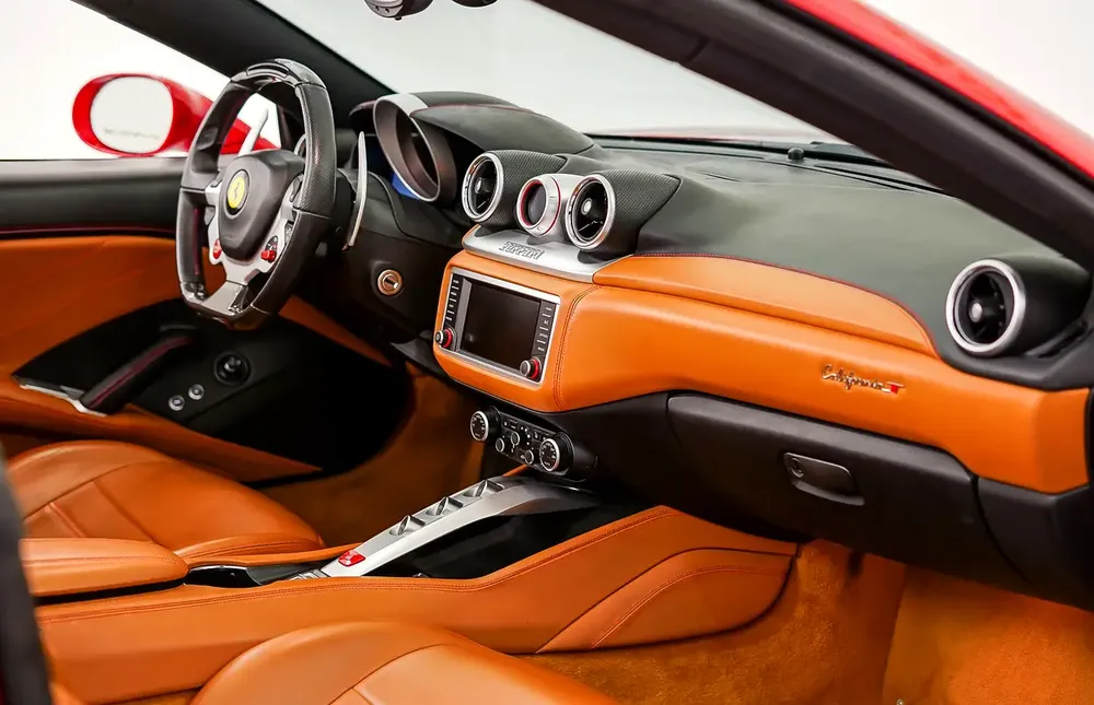 AED 7832 PM | FERRARI CALIFORNIA T 2016 | FULL AGENCY HISTORY | PRISTINE CONDITION | 1 YEAR WARRANTY - Image 17