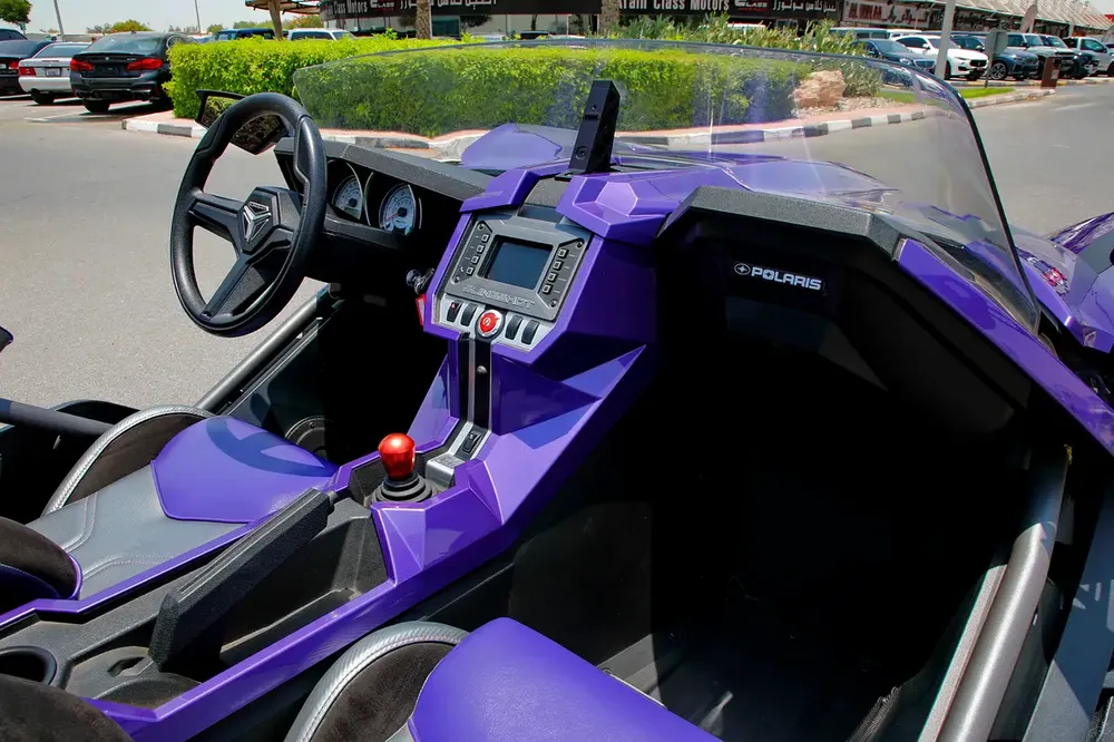 POLARIS SLINGSHOT - 2016 - 4000 KILOMETER ONLY - FULLY LOADED - AMAZING CONDITION - Image 10