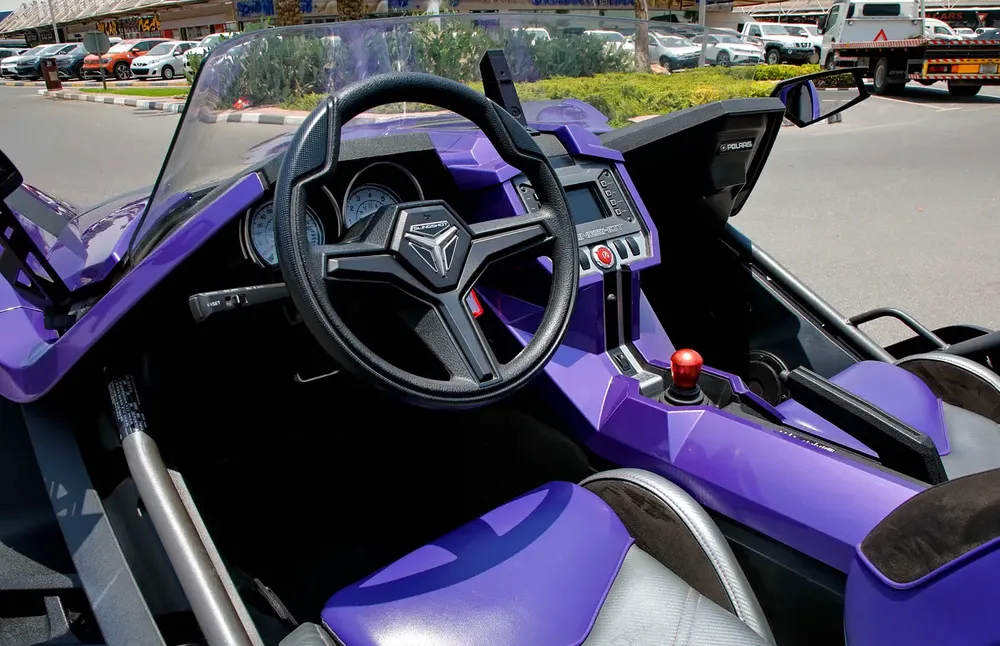 POLARIS SLINGSHOT - 2016 - 4000 KILOMETER ONLY - FULLY LOADED - AMAZING CONDITION - Image 7