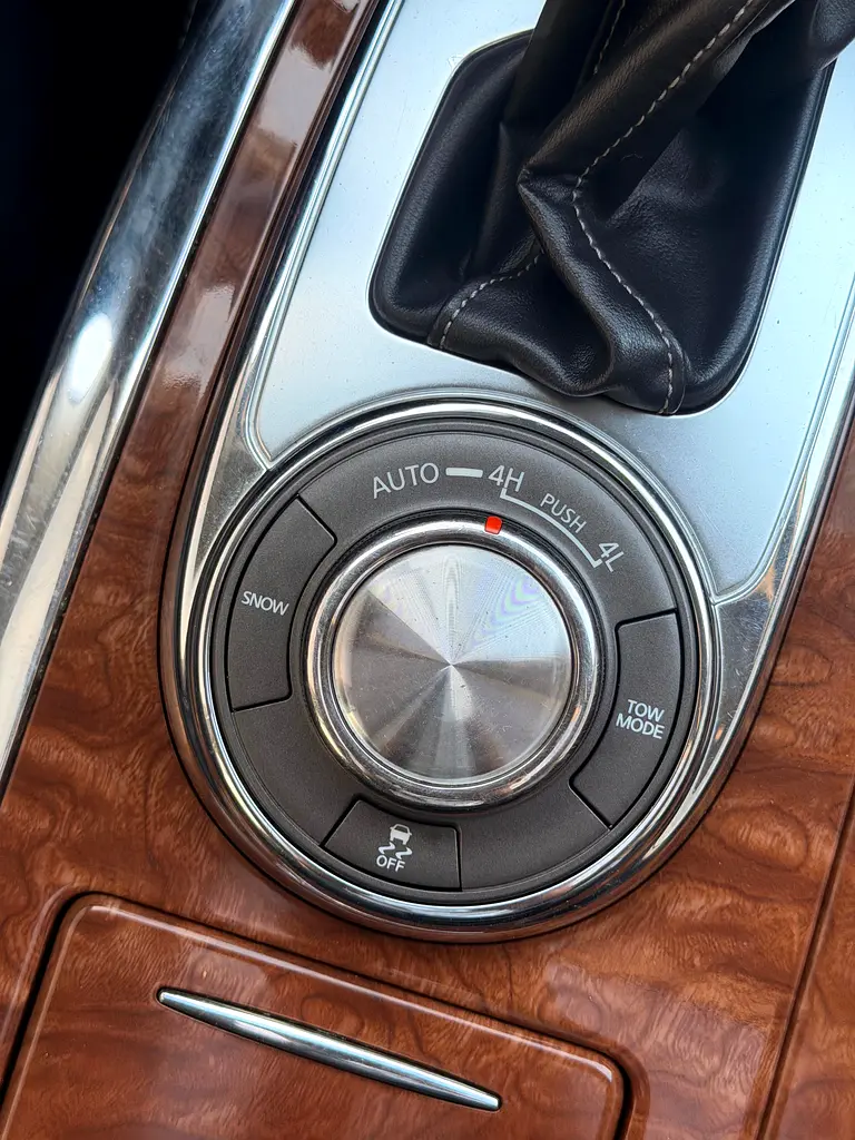Infiniti QX80 LUXE  2019 - Well Maintained 4X4 TOP MODEL - Image 10