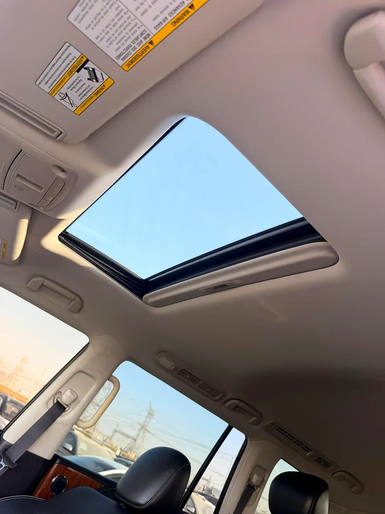 Infiniti QX80 LUXE  2019 - Well Maintained 4X4 TOP MODEL - Image 11