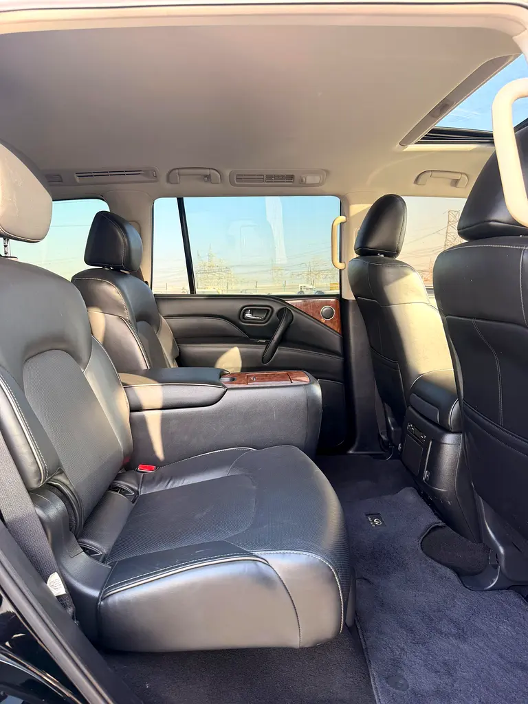Infiniti QX80 LUXE  2019 - Well Maintained 4X4 TOP MODEL - Image 12