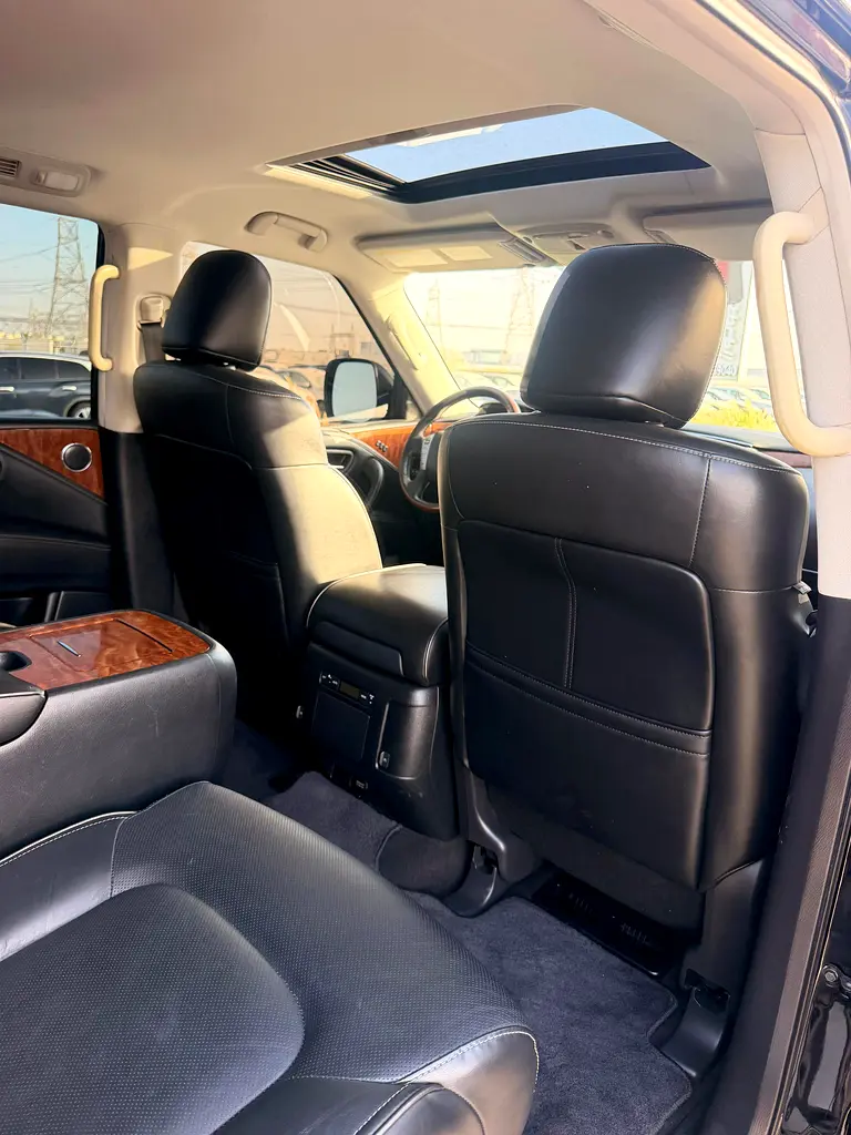 Infiniti QX80 LUXE  2019 - Well Maintained 4X4 TOP MODEL - Image 13