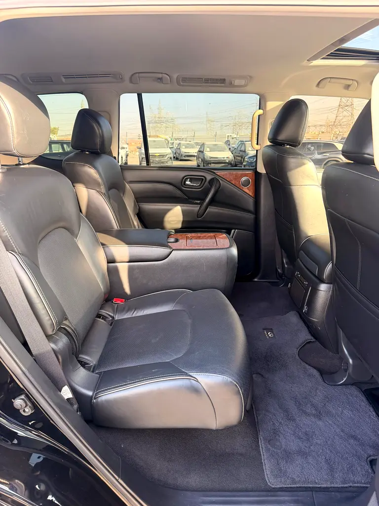 Infiniti QX80 LUXE  2019 - Well Maintained 4X4 TOP MODEL - Image 14