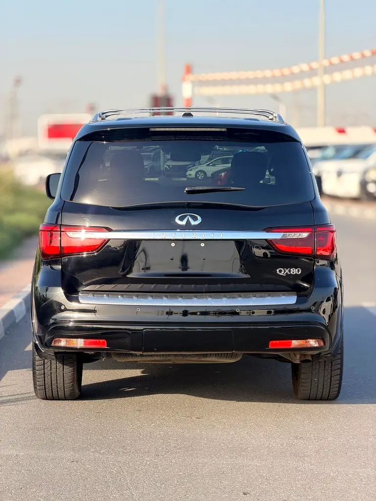 Infiniti QX80 LUXE  2019 - Well Maintained 4X4 TOP MODEL - Image 18
