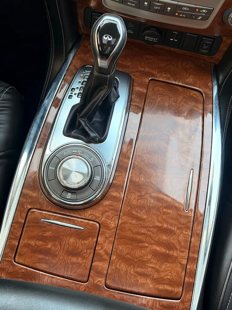 Infiniti QX80 LUXE  2019 - Well Maintained 4X4 TOP MODEL - Image 5