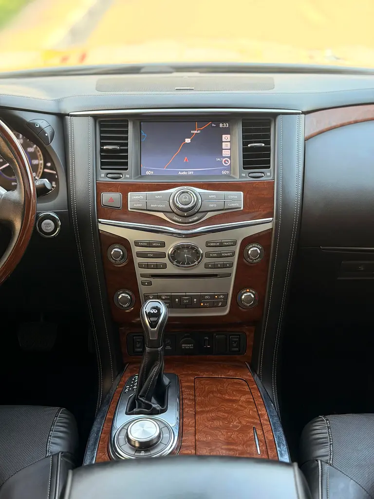 Infiniti QX80 LUXE  2019 - Well Maintained 4X4 TOP MODEL - Image 6