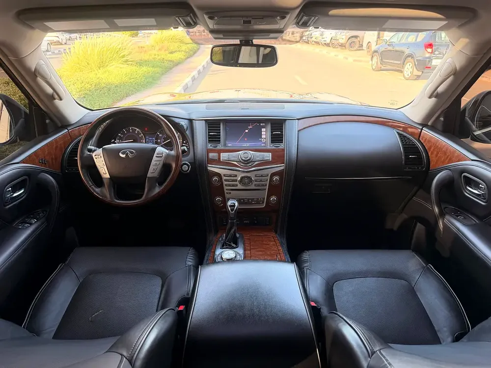 Infiniti QX80 LUXE  2019 - Well Maintained 4X4 TOP MODEL - Image 7
