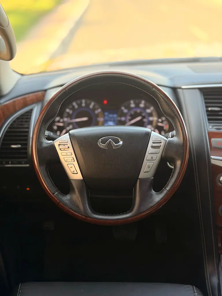 Infiniti QX80 LUXE  2019 - Well Maintained 4X4 TOP MODEL - Image 8