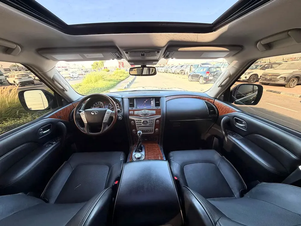 Infiniti QX80 LUXE  2019 - Well Maintained 4X4 TOP MODEL - Image 9