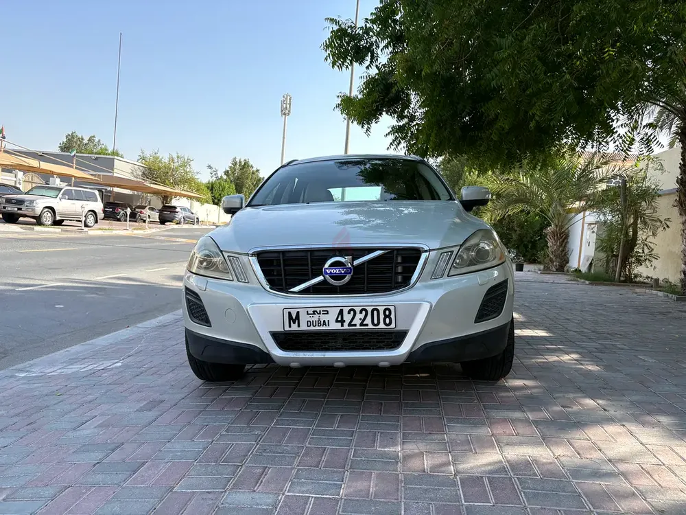 Volvo XC60 T6 R-Design 2012 | GCC Specs | Performance  Luxury - Image 9