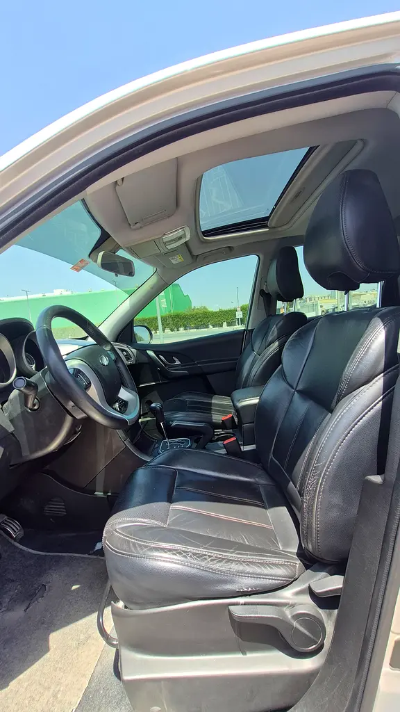 MAHINDRA XUV, 2018, GCC, FULL OPTION AUTOMATIC,7 SEATER 4 CYLINDER, SUNROOF, CRUISE CONTROL, 220000 - Image 12
