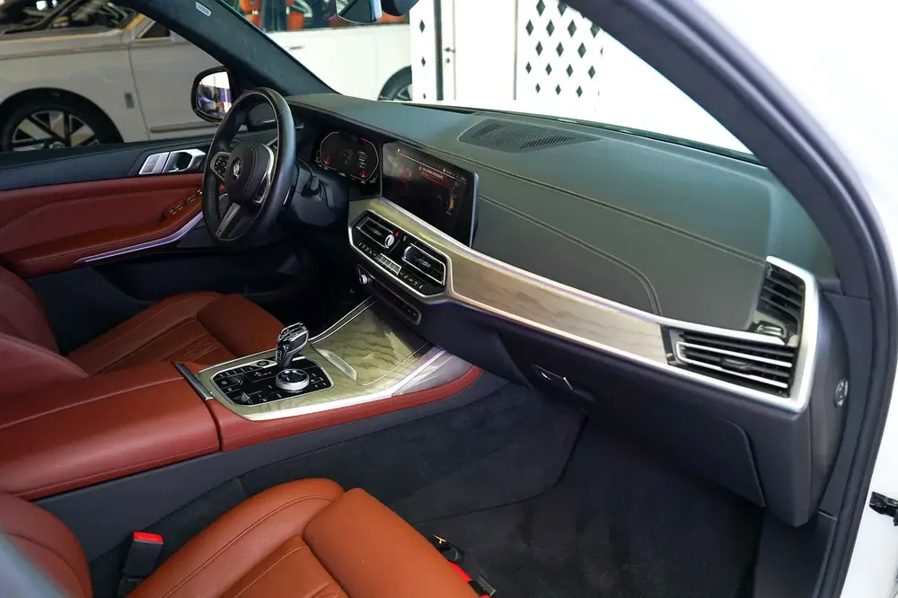 BMW X7 xDrive40i M SPORT | GCC | REAR ENTERTAINMENT | WARRANTY AVAILABLE - Image 16
