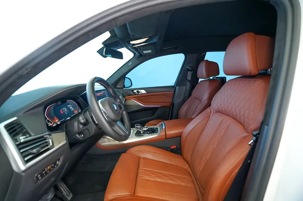 BMW X7 xDrive40i M SPORT | GCC | REAR ENTERTAINMENT | WARRANTY AVAILABLE - Image 9