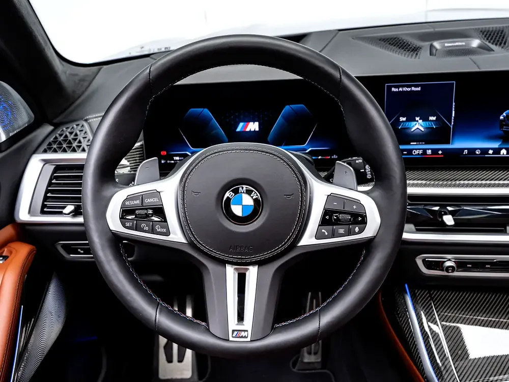 BUY NOW, PAY 2027 | THE BLACKLINE STANDARD | BMW Warranty + Service Contract, GCC, LOW KMs - Image 10