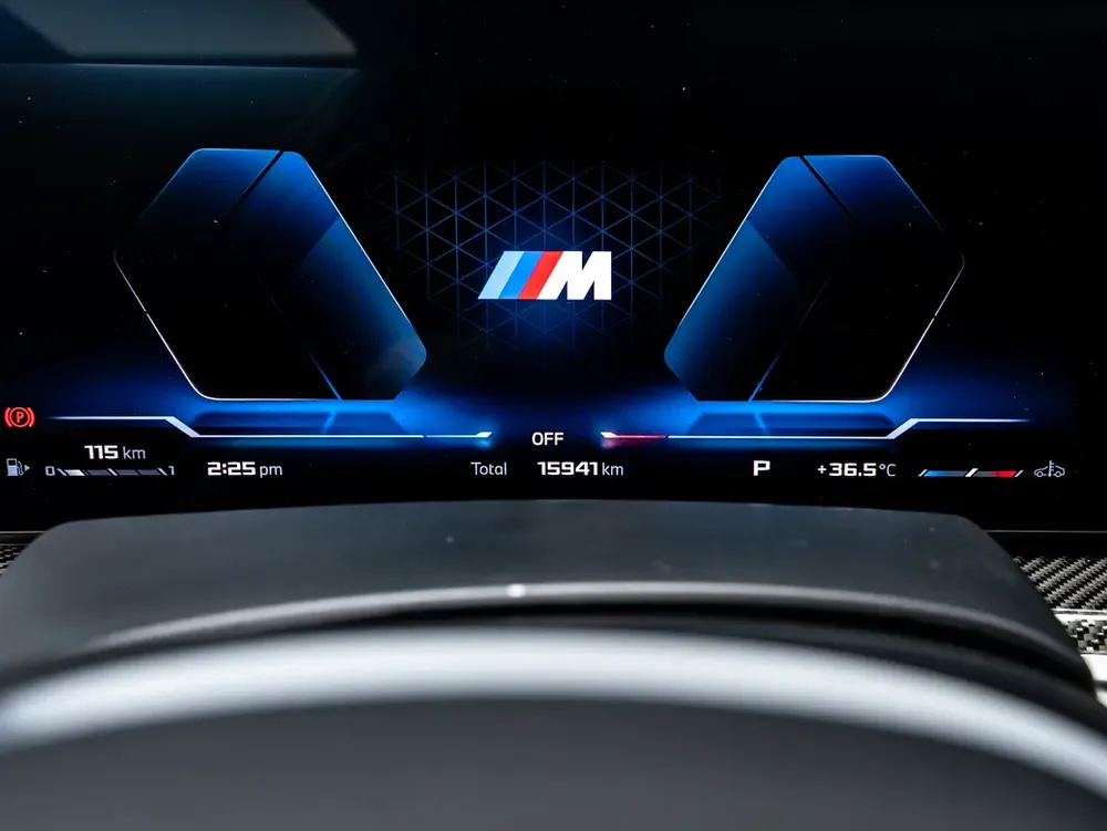 BUY NOW, PAY 2027 | THE BLACKLINE STANDARD | BMW Warranty + Service Contract, GCC, LOW KMs - Image 11